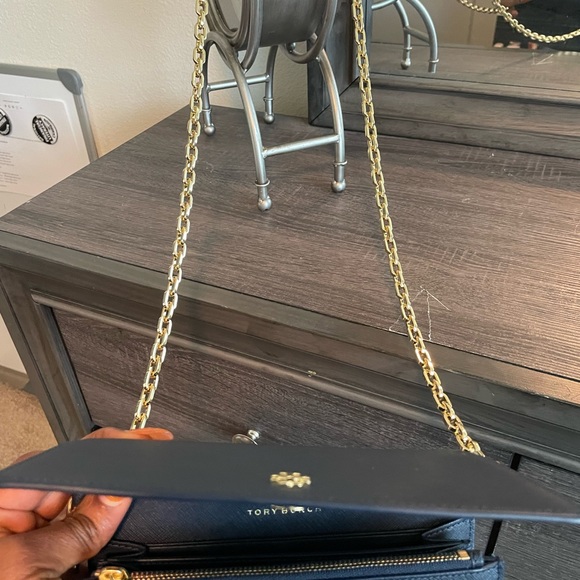 Tory Burch hand bag , so cute and in new condition. I used it only once. - Picture 2 of 8